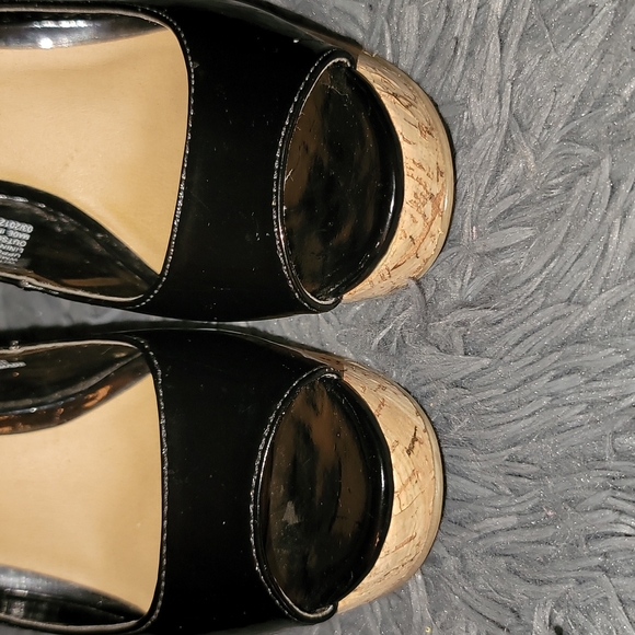 Kenneth Cole Reaction Wedge Shoes - Picture 5 of 9